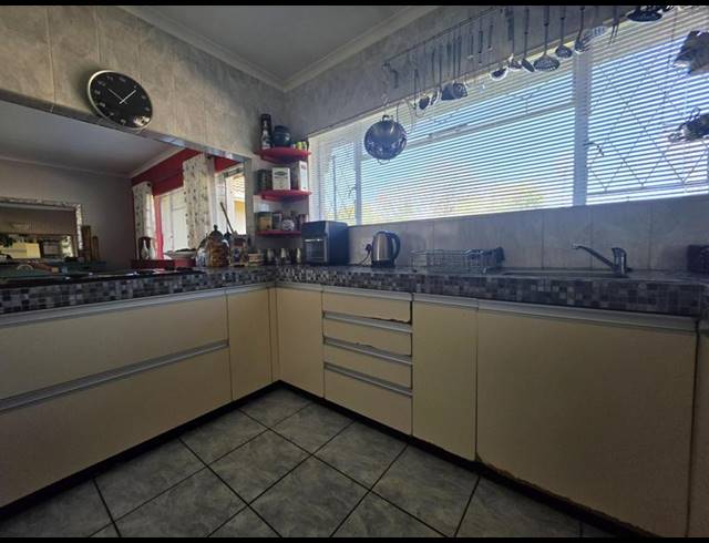 4 BEDROOM HOUSE FOR SALE IN BRACKENHURST